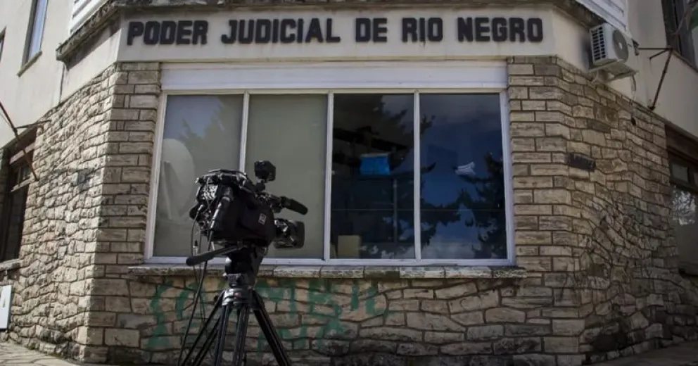 Admitió haber manoseado y acosado a una adolescente que conoció en un club: seis meses en suspenso