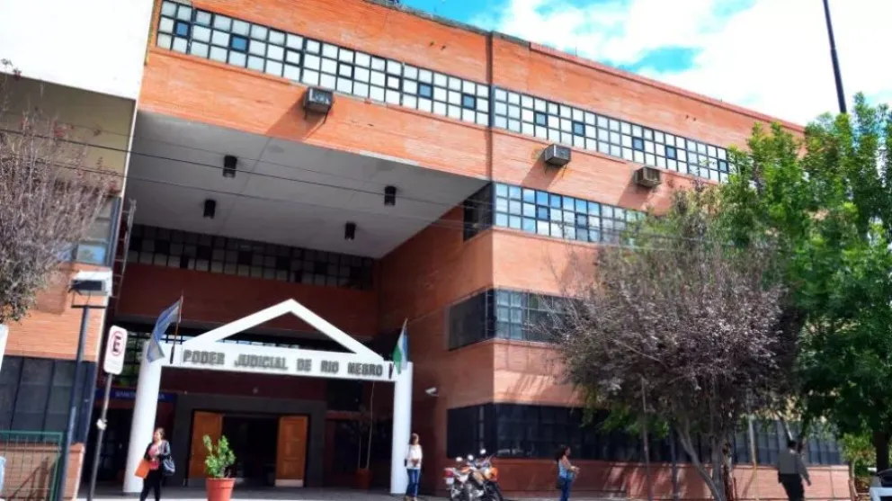 Indemnización para albañil que iba a la obra, lo atacó una jauría y en la huida se accidentó