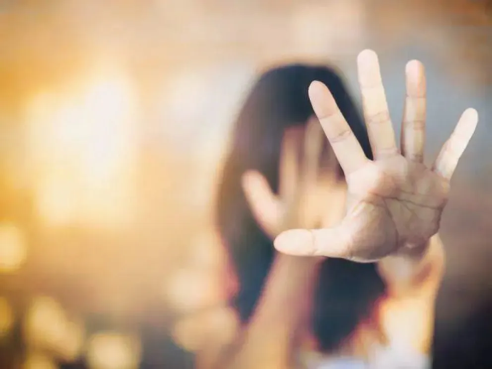 Se fue de San Martín de los Andes para alejarse de su agresor, pero la Justicia la obliga a volver