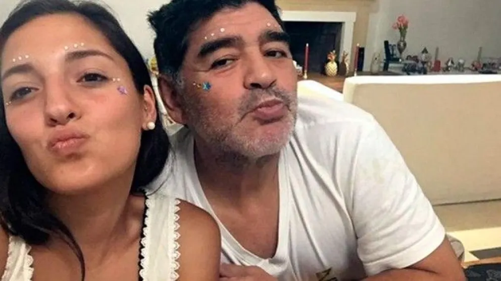 Por qué Jana Maradona no participó en la foto familiar
