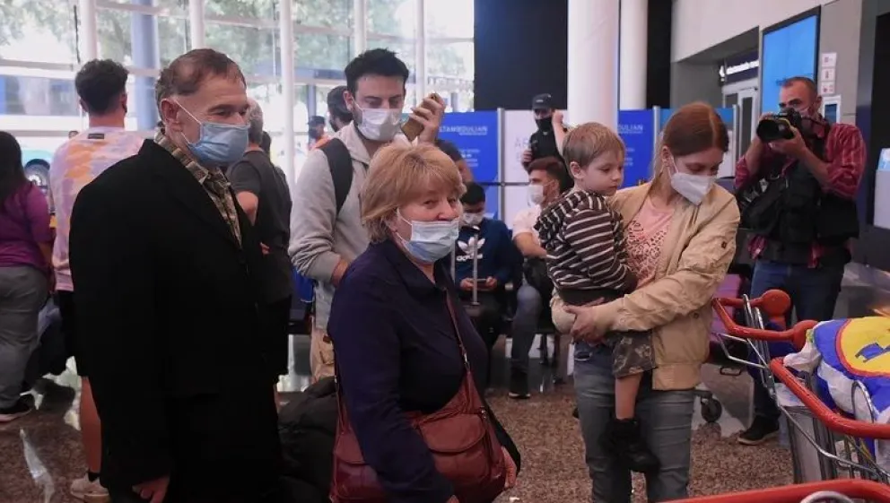 Arribaron al país familias argentinas que residían en Ucrania al momento de la invasión rusa