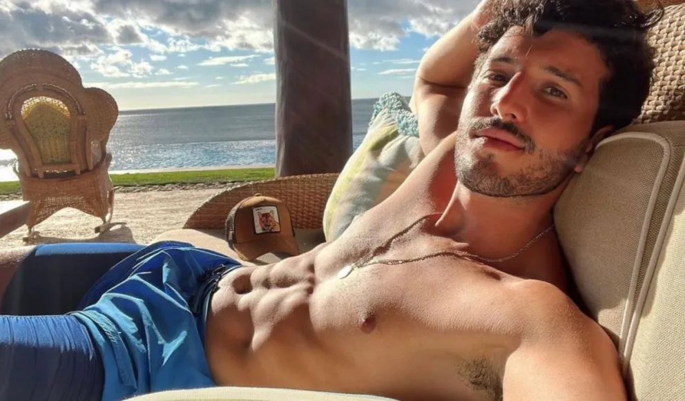 Sebastián Yatra revolucionó las redes por su desnudo en una nueva serie de Netflix