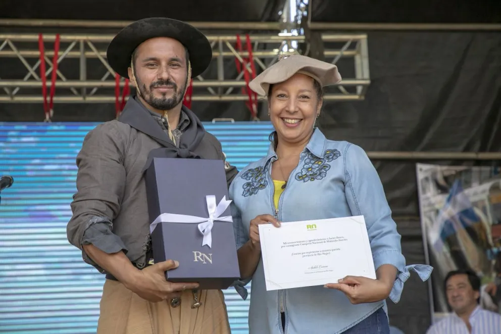 Carreras participó del V Festival de los Lagos de Doma y Folklore 
