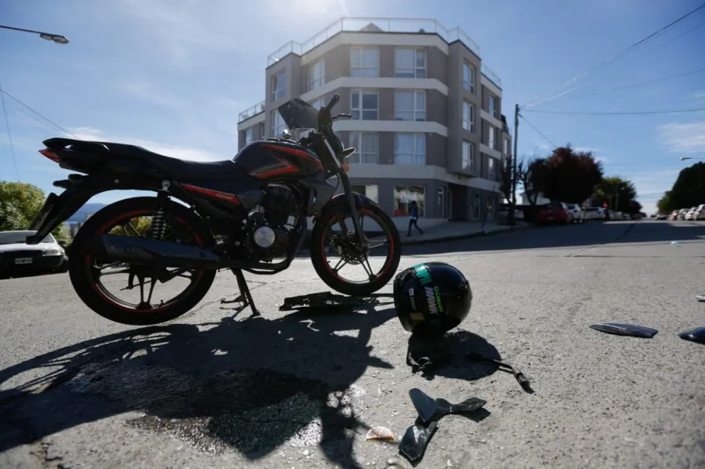 Choque en Tiscornia y Villegas dejó a un motociclista herido
