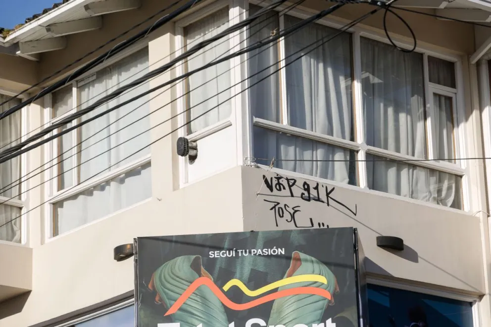 En otros puntos de la ciudad hay pintadas parecidas a la del Centro Cívico