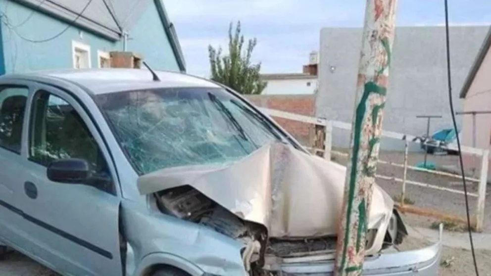 Un hombre siguió a su ex a la salida del boliche y la atropelló contra un poste