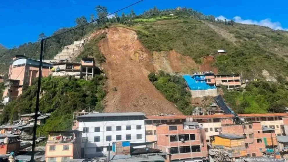 Video impactante: un alud sepultó un pueblo andino en Perú y ya hay dos víctimas fatales 