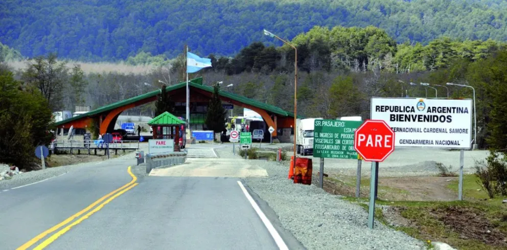 Chile extiende el horario para la circulación de vehículos particulares por el paso Cardenal Samoré