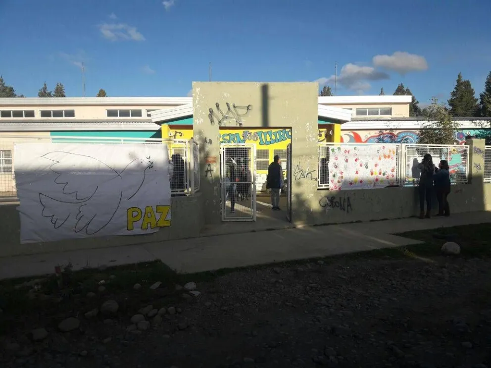 Comunidad educativa de la ESRN 138 se expresó por la muerte de una alumna