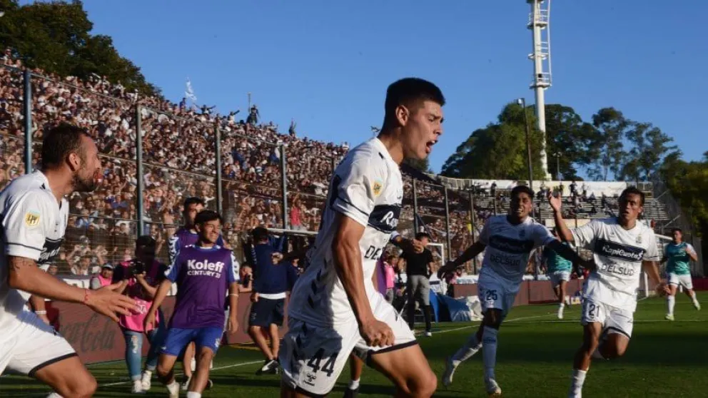 Un error de Andújar le dio el empate a Gimnasia en el final del clásico platense