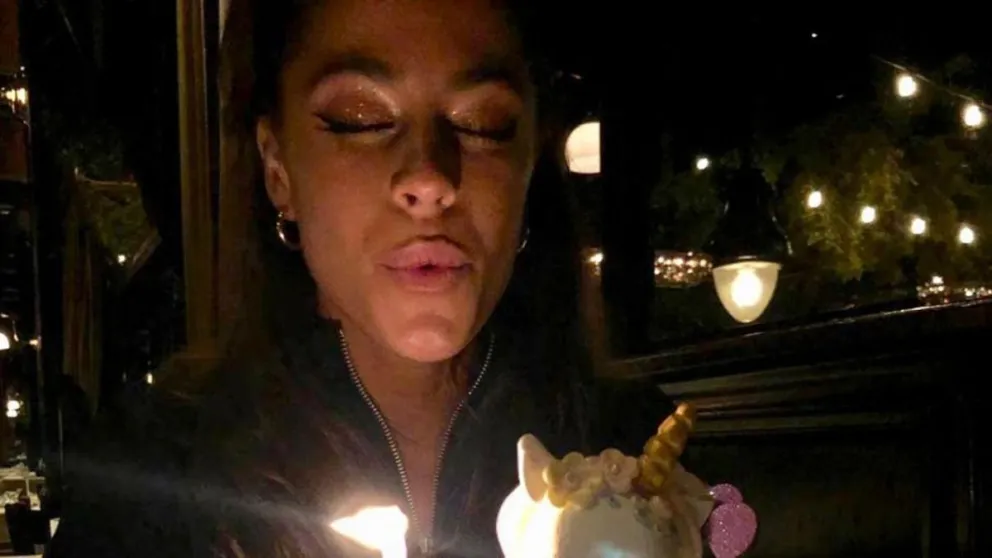 Tini festeja su cumpleaños 25 en el hospital con su papá