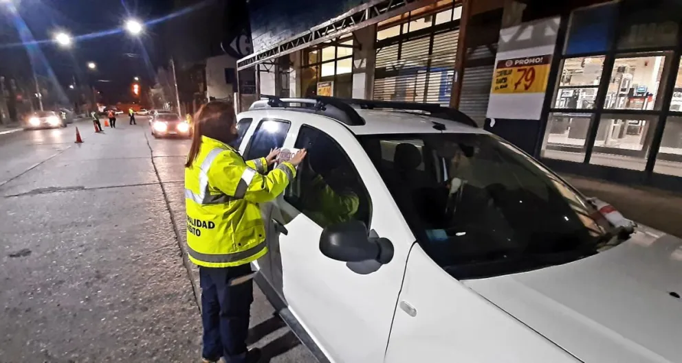 Un peligro: conducía en completo estado de ebriedad en pleno centro