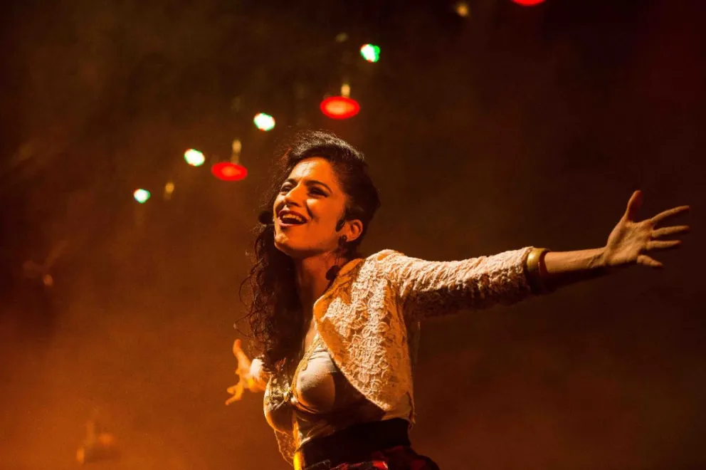 Llega Lucrecia Pinto con “Adentro es demasiado”