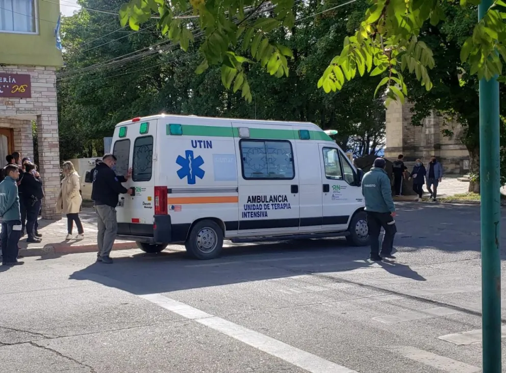 Un menor cruzó sin mirar y fue embestido por un vehículo