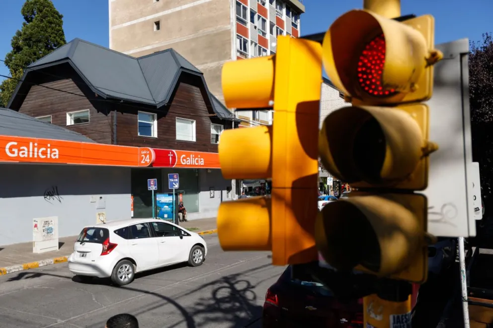Avanza la instalación de semáforos para peatones en distintos puntos de la ciudad