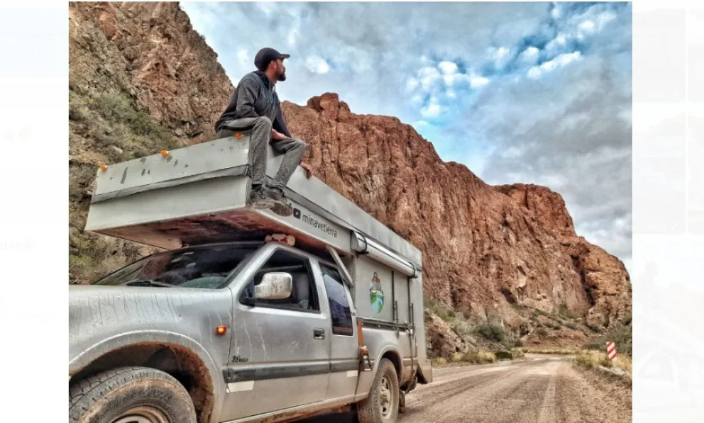Recorre el país en su camioneta hogar con el objetivo de llevar un "Cine nómade" a zonas rurales 