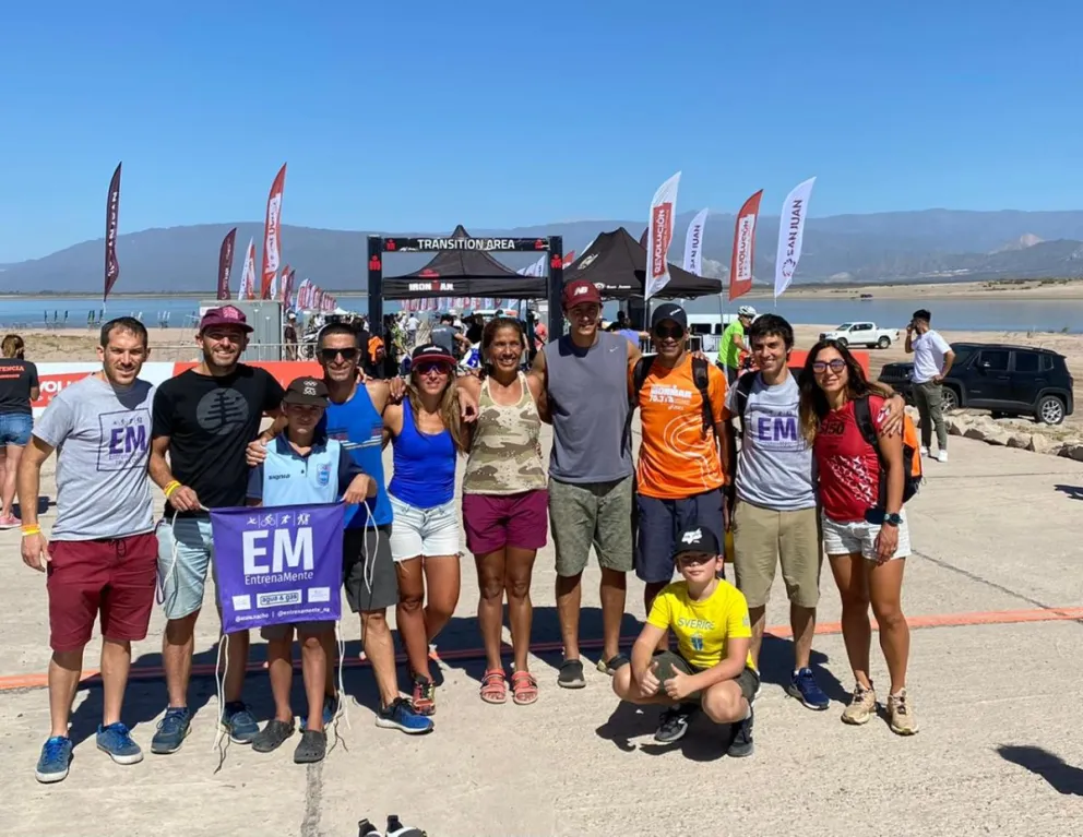 Triatletas barilochenses participan del Ironman en San Juan