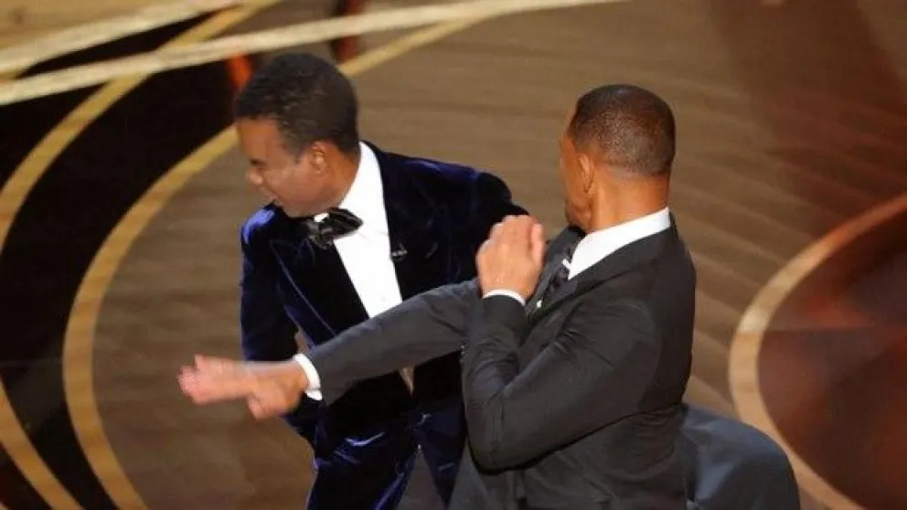 Escándalo en los Oscar 2022: Will Smith le pegó a Chris Rock por un chiste a su mujer