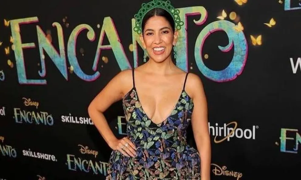 Conocé a Stephanie Beatriz: la neuquina que llegó a la alfombra roja de los Oscar 2022