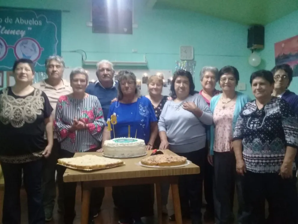 En el Centro de Abuelos Eluney soplaron 18 velitas