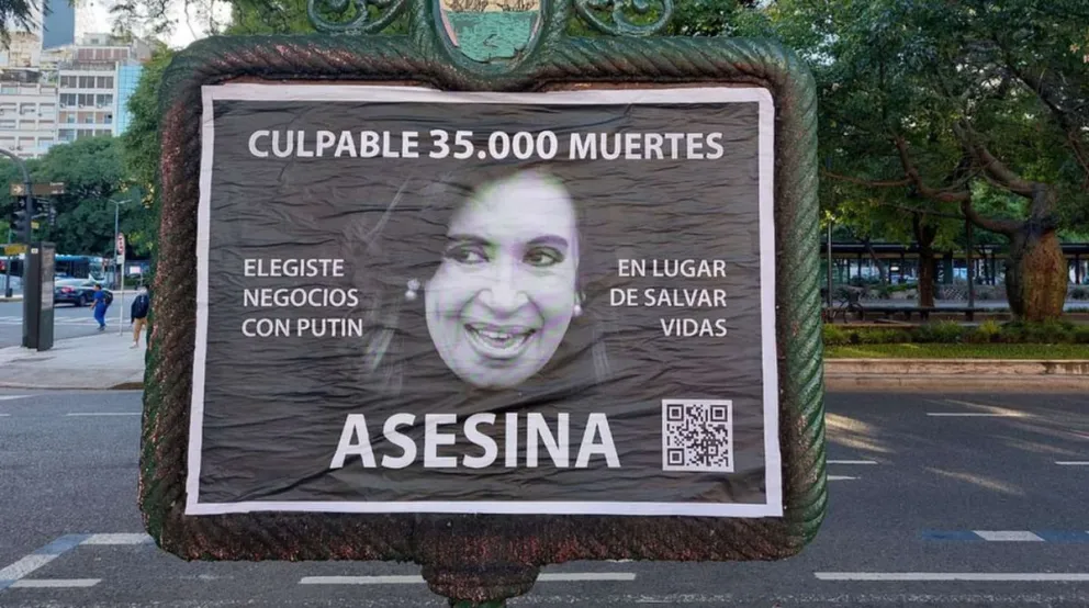 Alberto Fernández furioso por los afiches donde tildan de asesina a Cristina Kirchner 