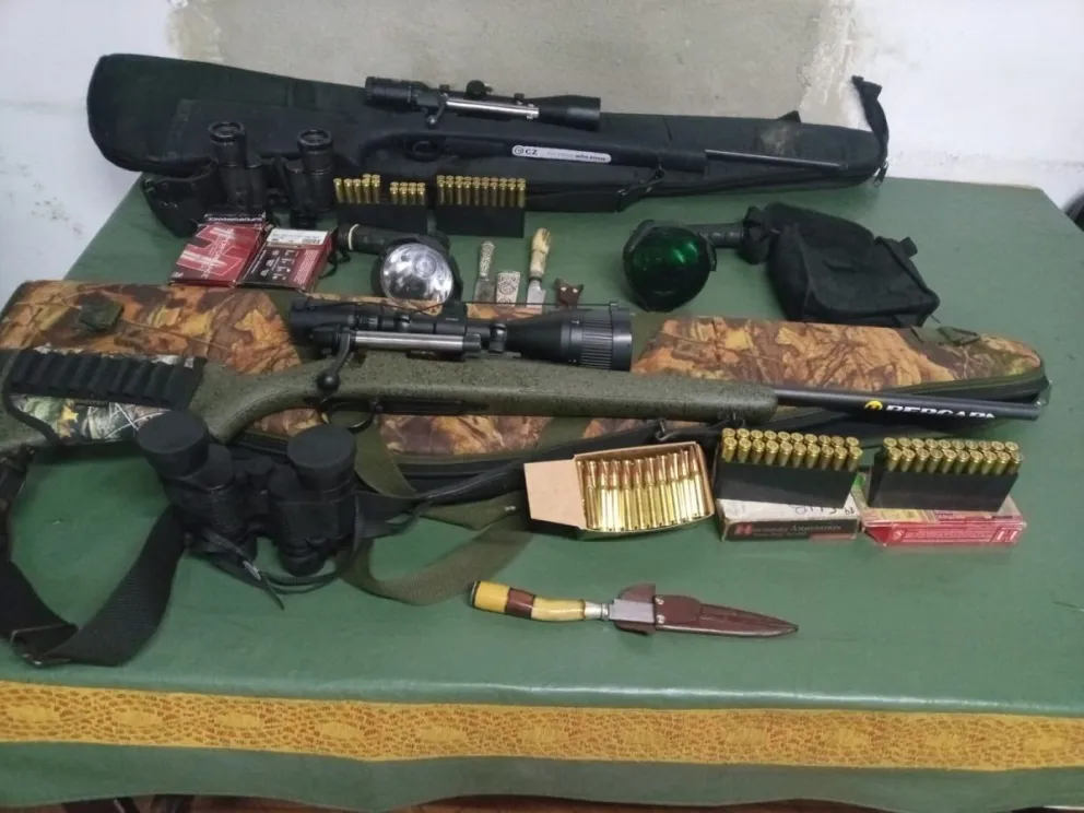 Furtivos cazaron cuatro ciervos colorados y fueron descubiertos por la Policía