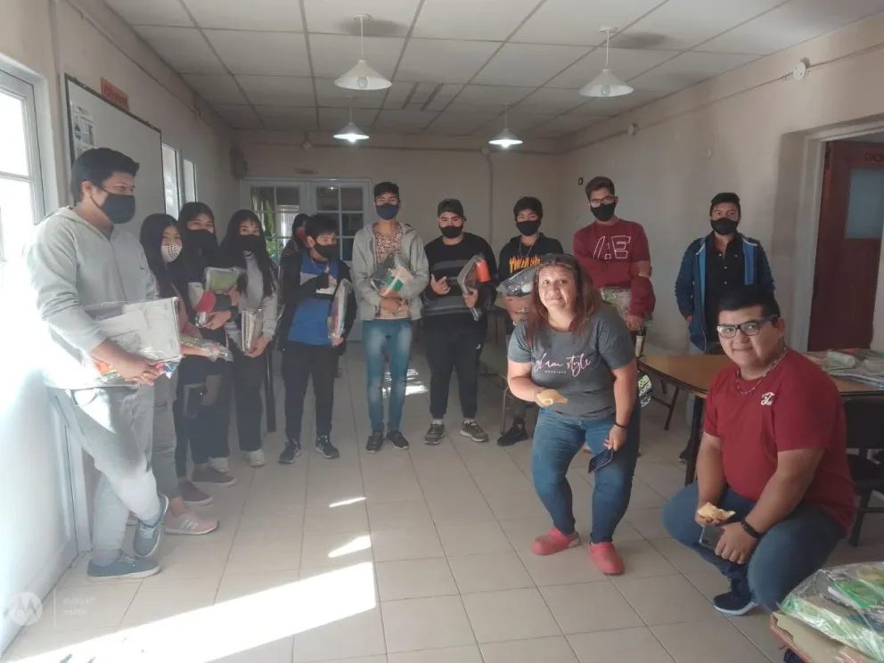 Campaña solidaria visitó Cañadón Chileno, Laguna Blanca y Pilquiniyeu del Limay