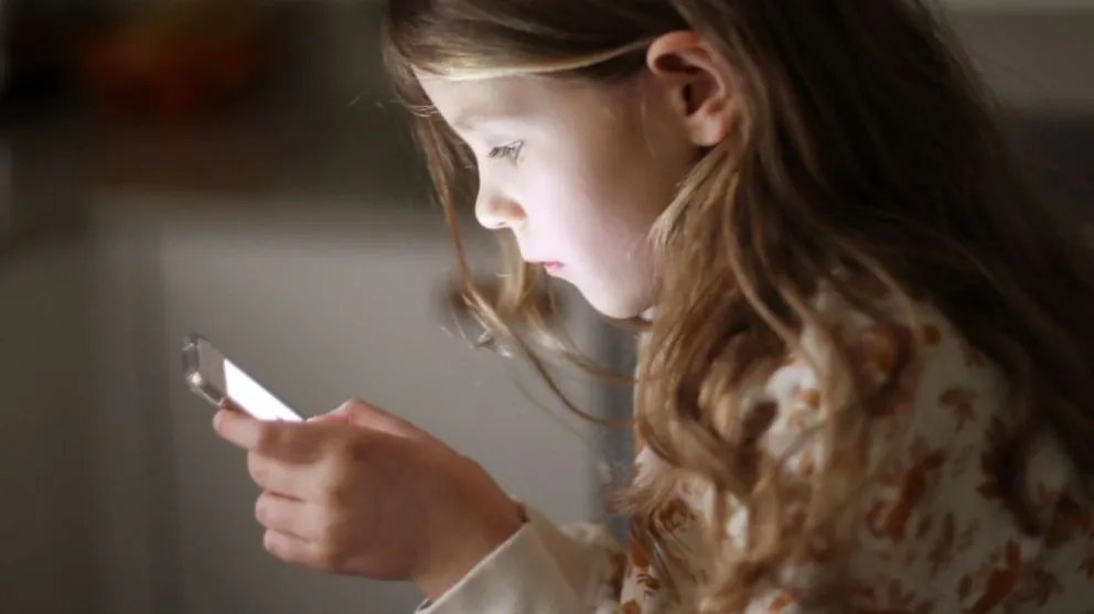 Por qué TikTok puede provocar daños neurológicos en niños y adolescentes