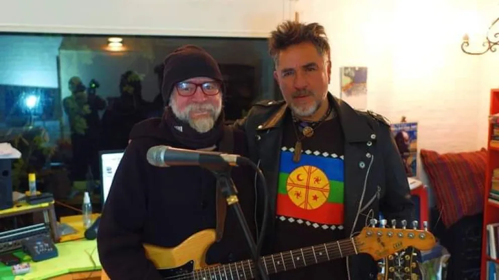 Martín Raninqueo: de guitarrero de la compañía a cantar en el CCK