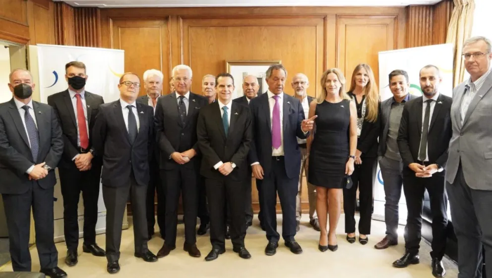 Scioli y Arabela se reúnen en Bariloche por turismo receptivo y exportaciones regionales
