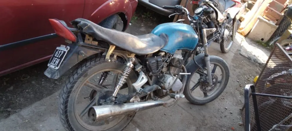Lo descubrieron con una moto robada y adulterada: fue imputado