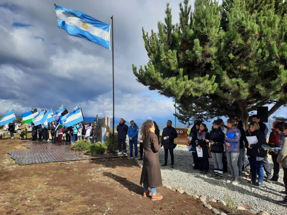 Dina Huapi conmemoró los 40 años de la guerra de Malvinas
