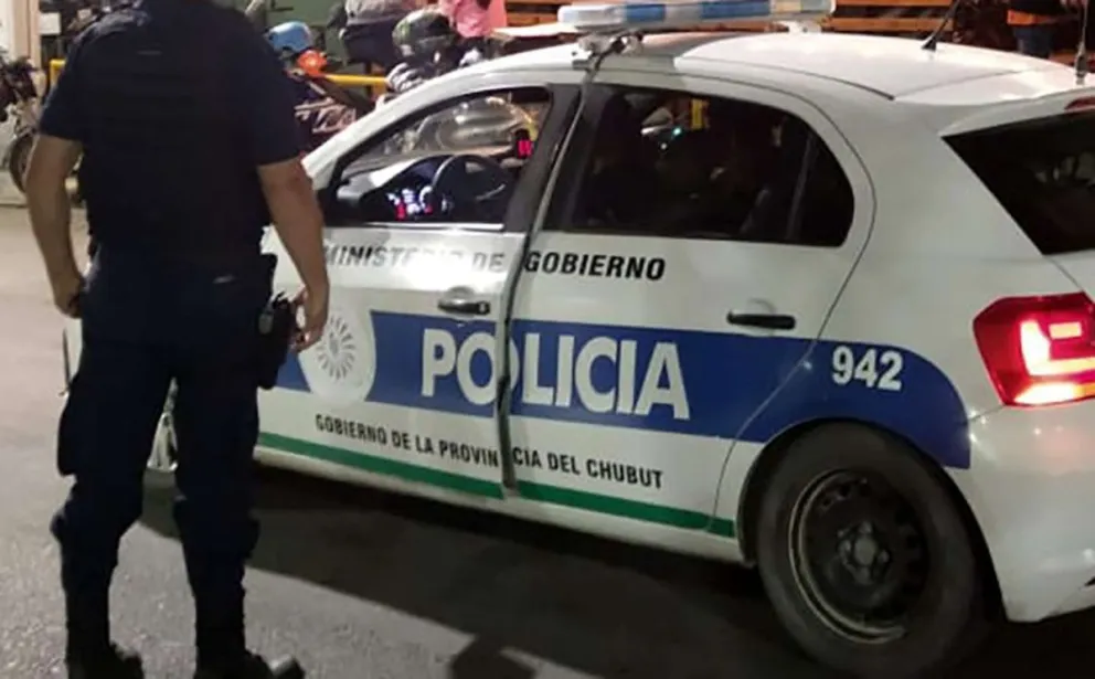 Agarró el arma de su papá, se le escapó un tiro y se mató frente a sus amigos