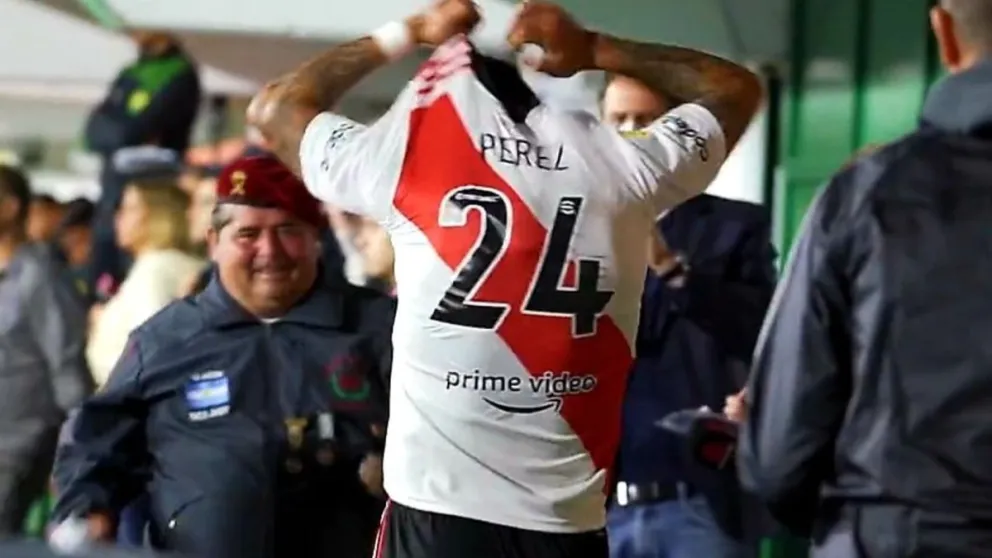 Video: el enorme gesto de Enzo Pérez con un excombatiente de Malvinas