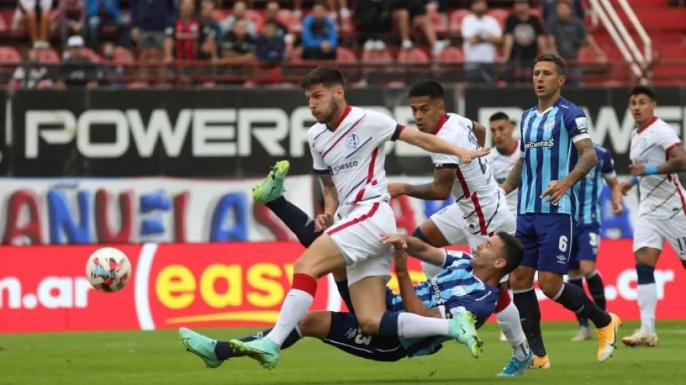 No levanta cabeza: San Lorenzo empató con Atlético Tucumán y se fue silbado