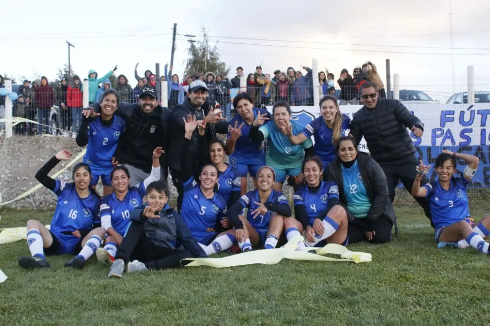 Festejaron El Team Negro, Los Coihues y Deportivo Fénix en el fútbol femenino municipal