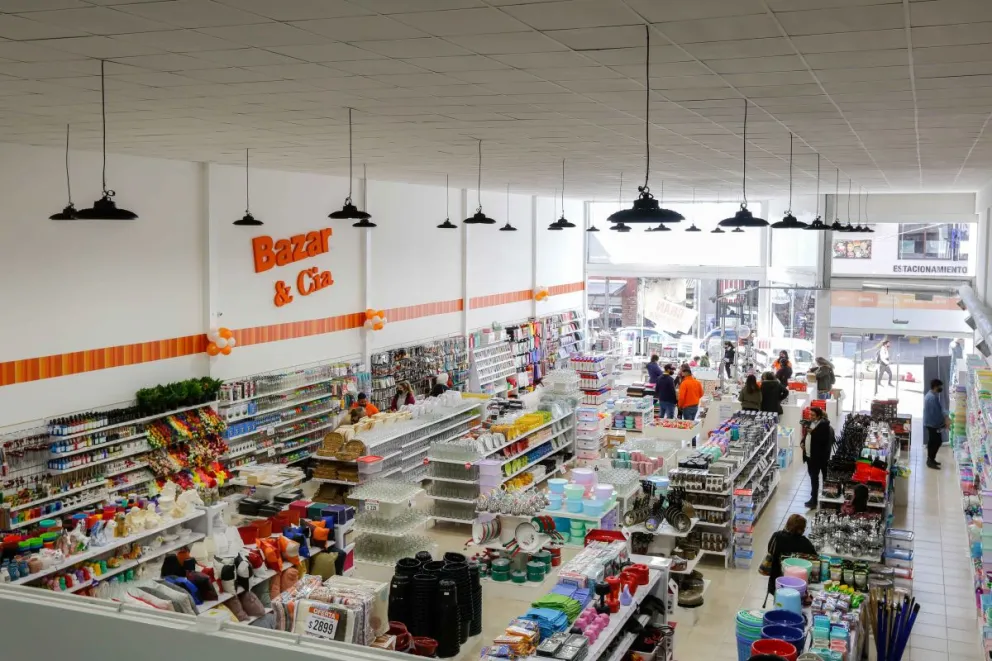 Regalería, juguetes, artículos de Navidad en Bazar & Cia.  