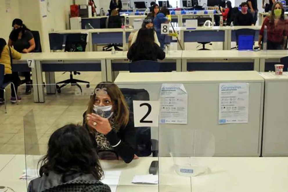 El gobierno anunció que la administración pública volverá al trabajo presencial a partir de mayo