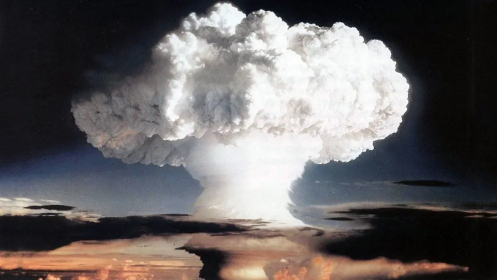 Impactante video: así se vería de cerca la explosión de una bomba nuclear