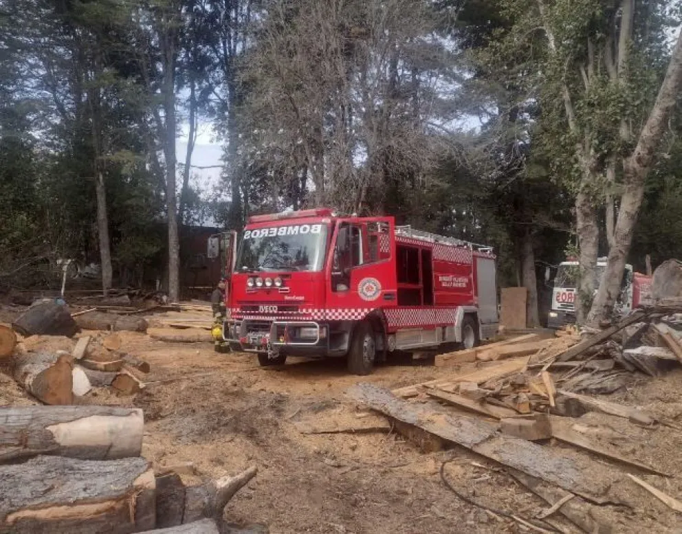 Susto en el San Francisco IV por un incendio que consumió un galpón por completo