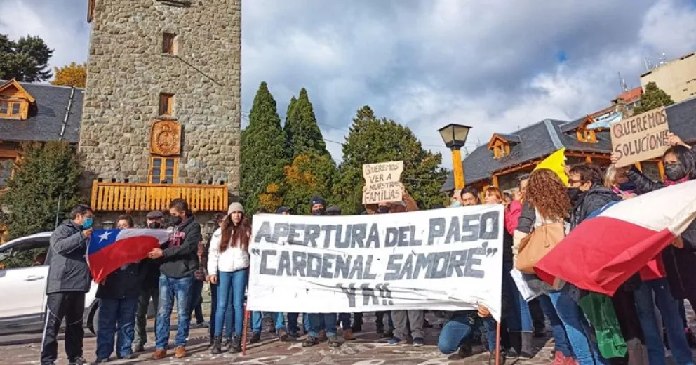 Más de 1.300 chilenos en Bariloche reclaman la apertura del Samoré