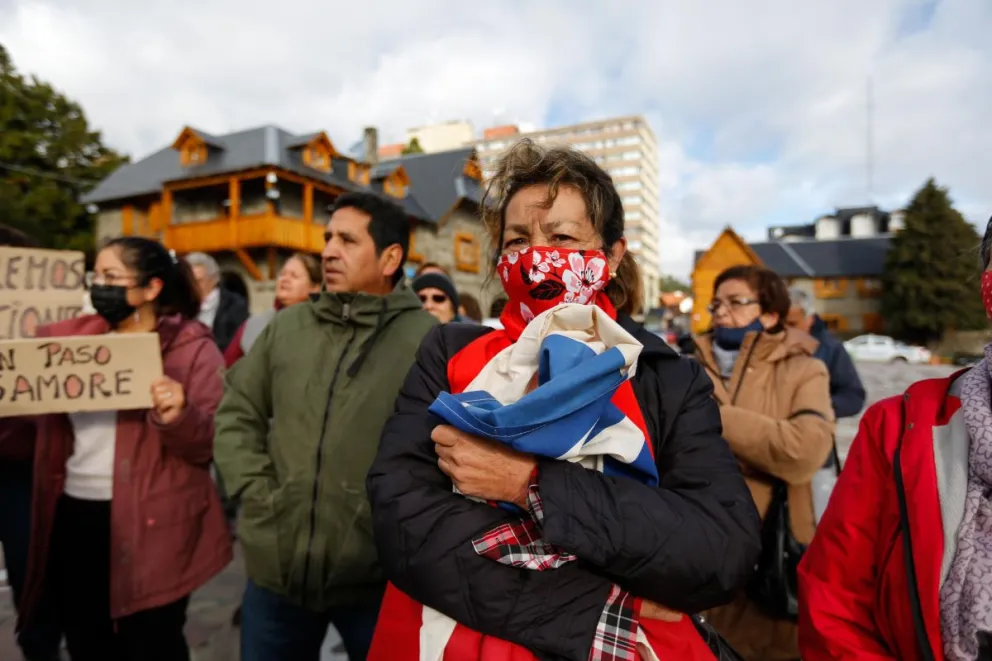 Más de 1.300 chilenos en Bariloche reclaman la apertura del Samoré