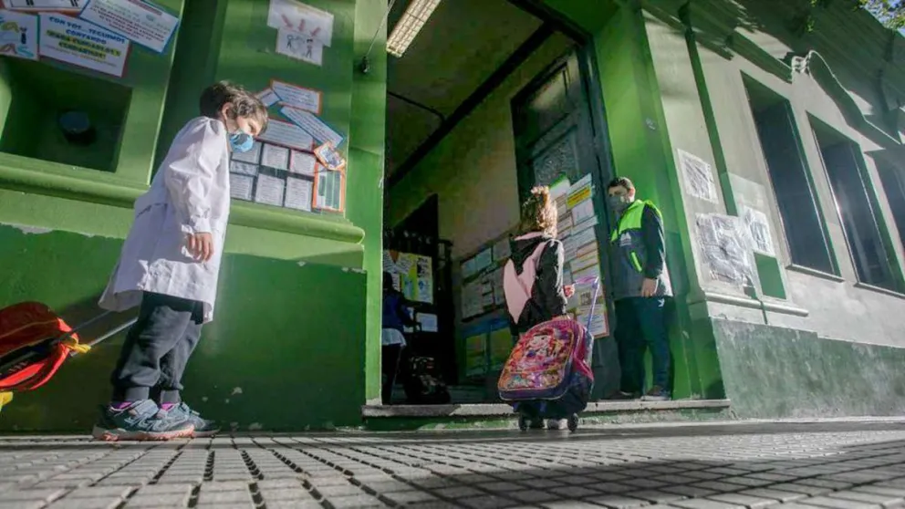 Este año las escuelas primarias de todo el país tendrán una hora más de clase por día