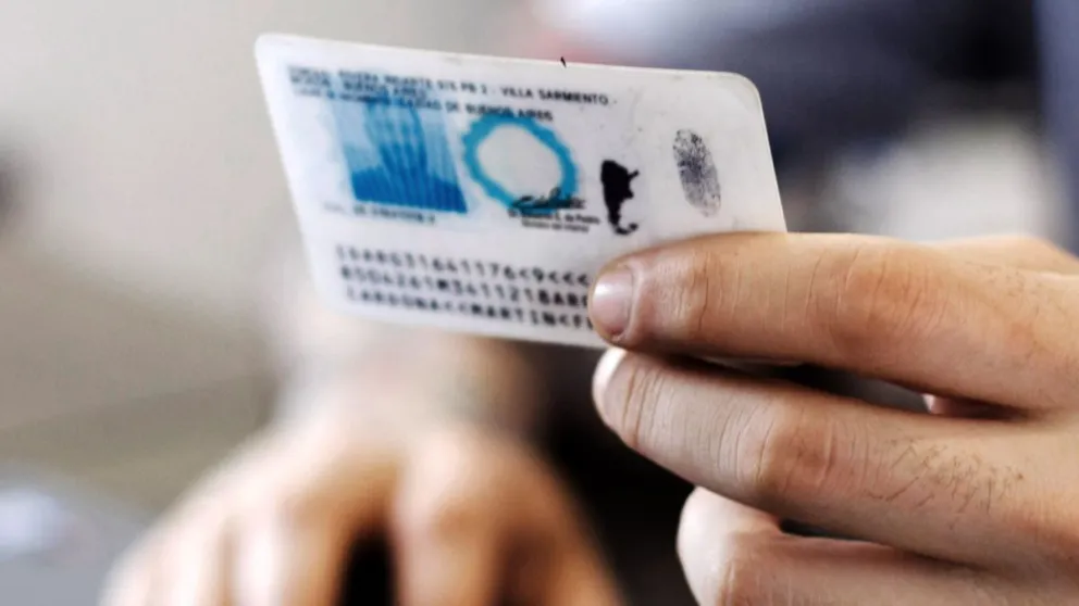 Un joven solicitó llevar el apellido de su mamá y el de su progenitor afín