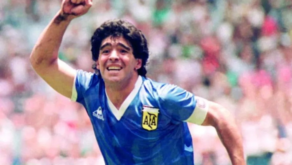 Subastan la camiseta que Maradona usó en el histórico partido contra Inglaterra: ¿cuánto piden?
