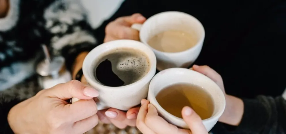 Por qué tomar hasta 3 tazas de café al día disminuye el riesgo cardiovascular y muerte