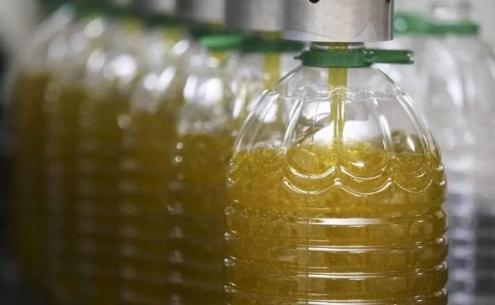 La ANMAT prohíbe una conocida marca de aceite: de cuál se trata y por qué