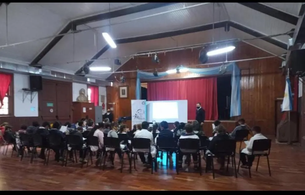 Más de 400 personas participaron de charlas de la Comisaría de la Familia