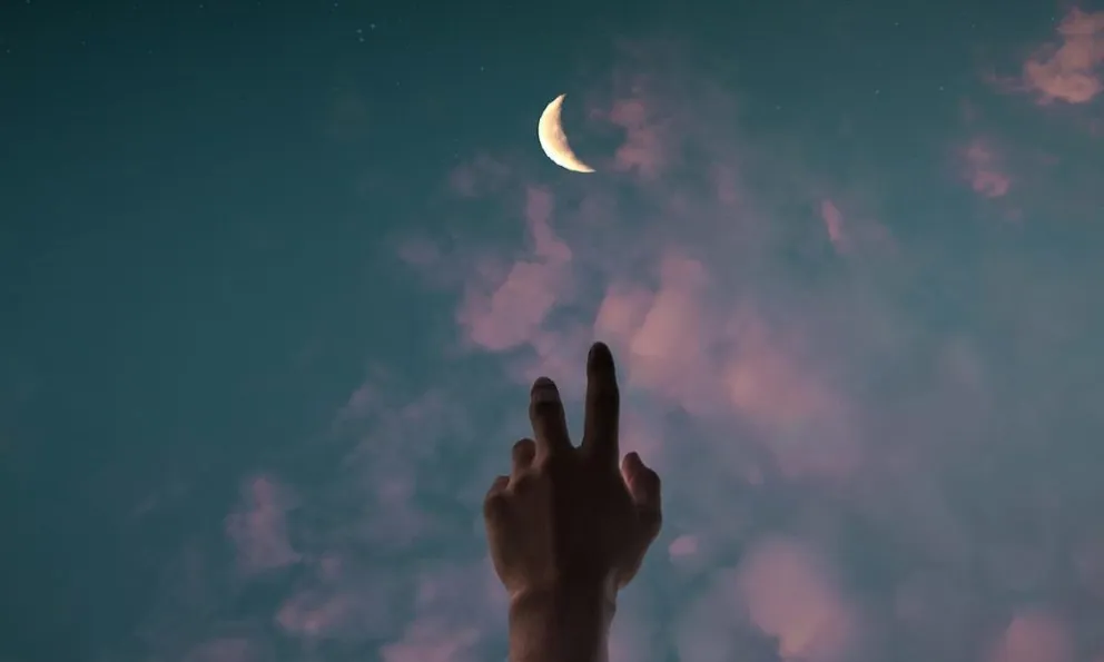 Luna Nueva en Aries: Cómo afecta a nuestro signo y en qué enfocar nuestros deseos