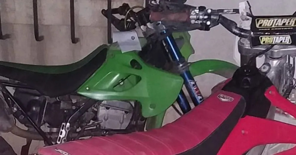 Compraron dos motocicletas y las pagaron con cheques sin fondo: fueron detenidos por estafa